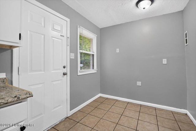 5307 Armsmere Way, Louisville, KY 40218