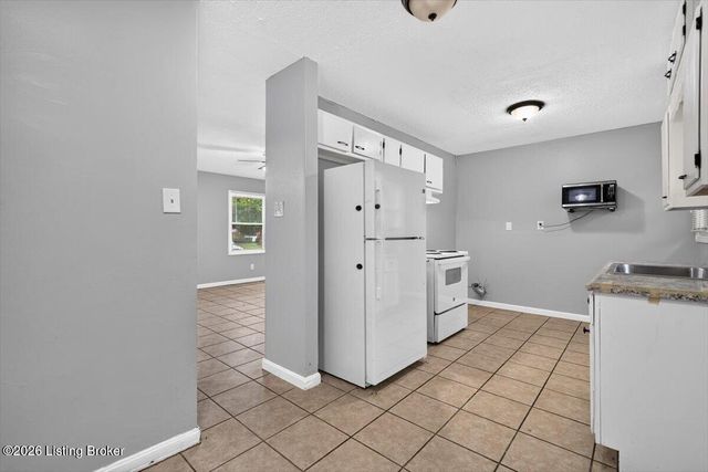 5307 Armsmere Way, Louisville, KY 40218