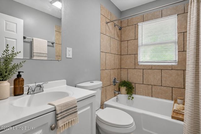 5307 Armsmere Way, Louisville, KY 40218