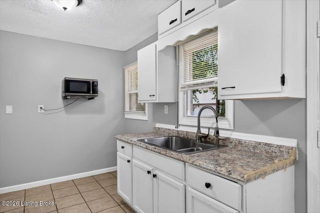 5307 Armsmere Way, Louisville, KY 40218
