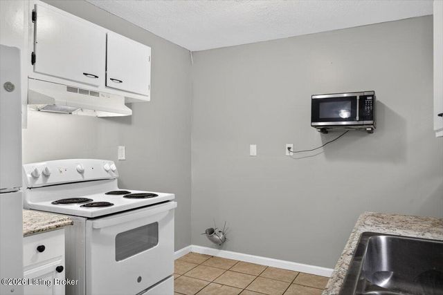 5307 Armsmere Way, Louisville, KY 40218