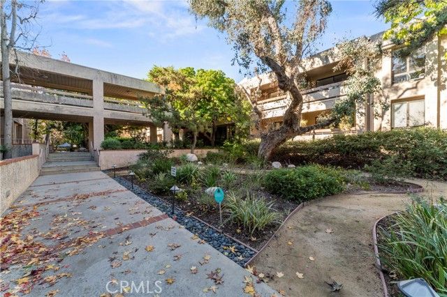 15231 Magnolia 221, Sherman Oaks, CA 91403