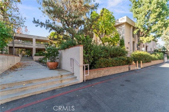15231 Magnolia 221, Sherman Oaks, CA 91403