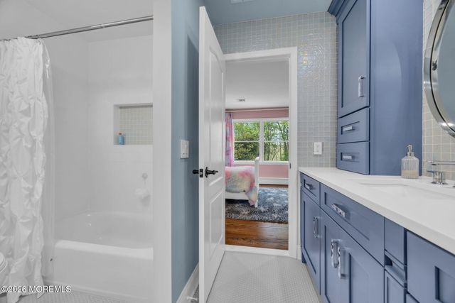 21 Appaloosa Drive, Manalapan, NJ 07726