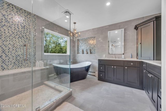 21 Appaloosa Drive, Manalapan, NJ 07726