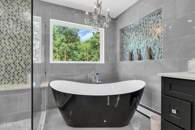 21 Appaloosa Drive, Manalapan, NJ 07726