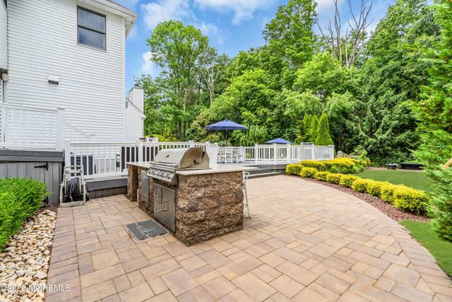 21 Appaloosa Drive, Manalapan, NJ 07726
