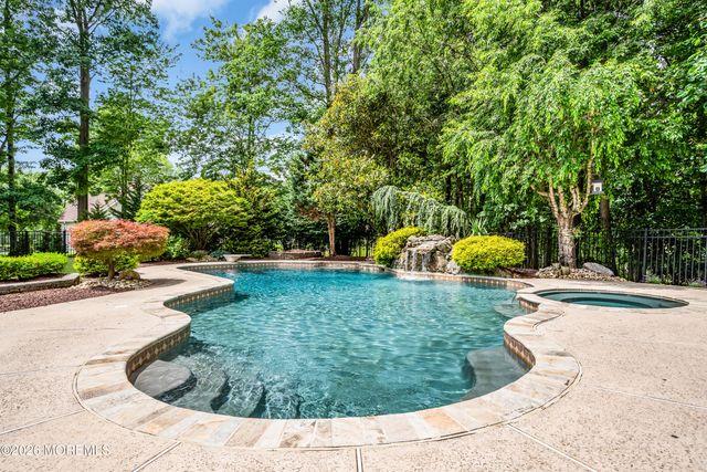 21 Appaloosa Drive, Manalapan, NJ 07726