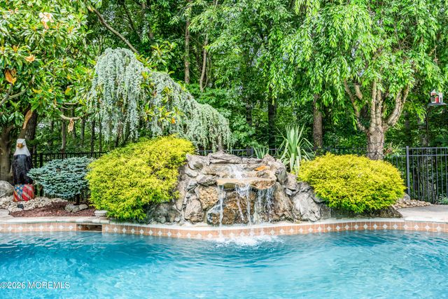 21 Appaloosa Drive, Manalapan, NJ 07726