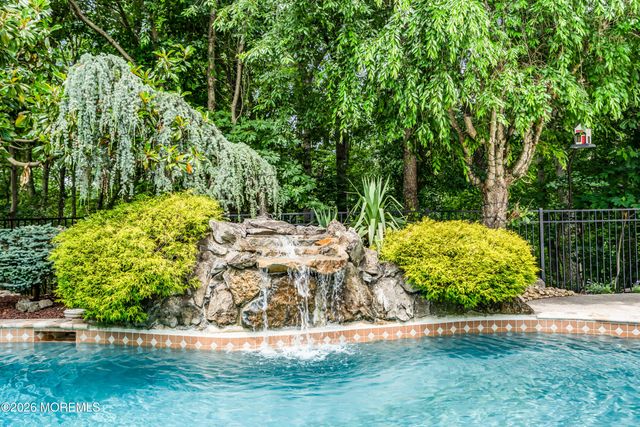 21 Appaloosa Drive, Manalapan, NJ 07726