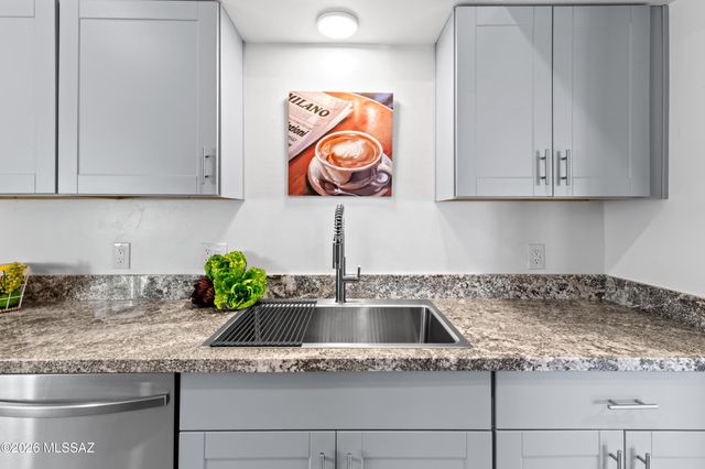 536 E Seneca Street, Tucson, AZ 85705