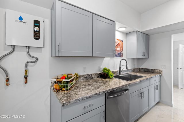 536 E Seneca Street, Tucson, AZ 85705