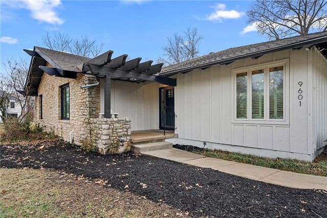 9601 W 104th Terrace, Overland Park, KS 66212