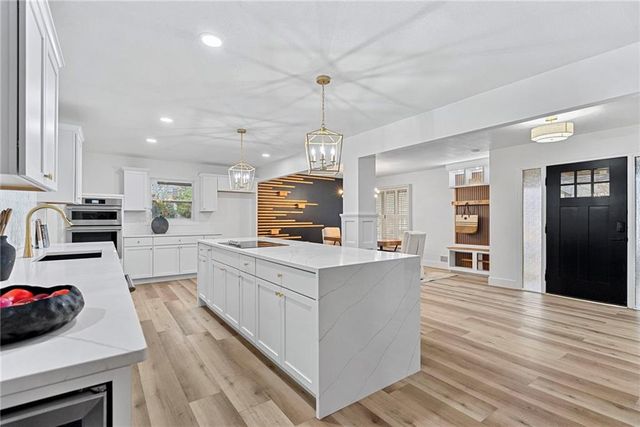 9601 W 104th Terrace, Overland Park, KS 66212