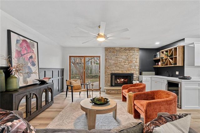 9601 W 104th Terrace, Overland Park, KS 66212