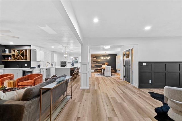 9601 W 104th Terrace, Overland Park, KS 66212