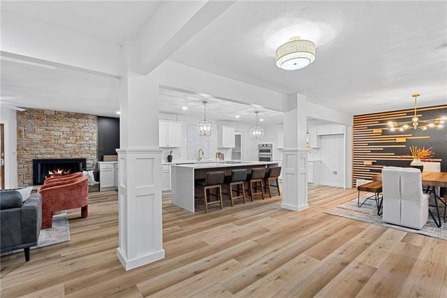 9601 W 104th Terrace, Overland Park, KS 66212