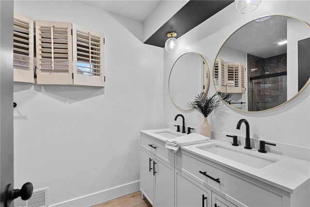 9601 W 104th Terrace, Overland Park, KS 66212