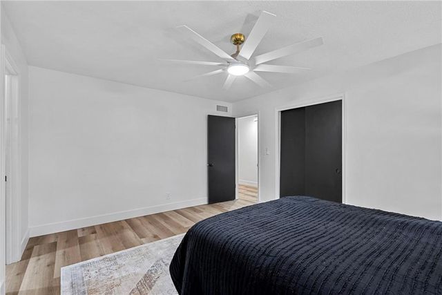 9601 W 104th Terrace, Overland Park, KS 66212