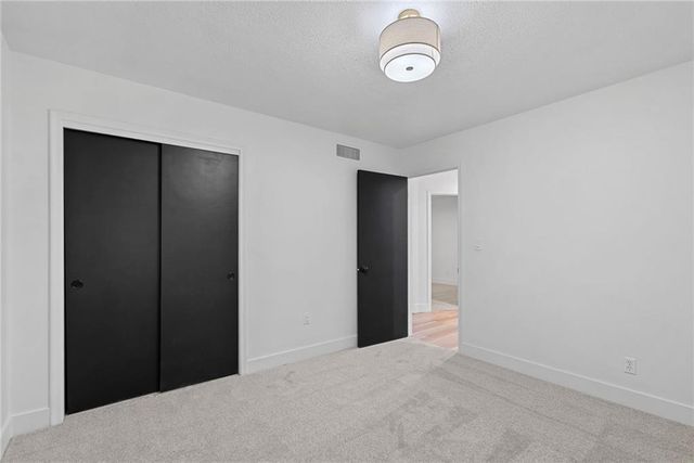 9601 W 104th Terrace, Overland Park, KS 66212