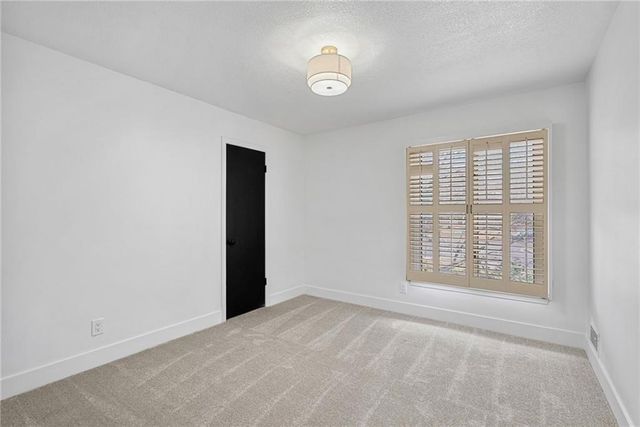 9601 W 104th Terrace, Overland Park, KS 66212