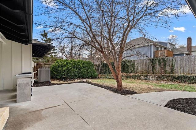 9601 W 104th Terrace, Overland Park, KS 66212