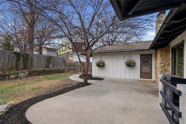 9601 W 104th Terrace, Overland Park, KS 66212