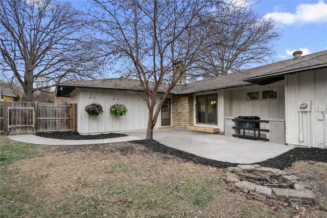 9601 W 104th Terrace, Overland Park, KS 66212