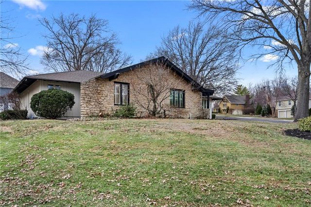 9601 W 104th Terrace, Overland Park, KS 66212