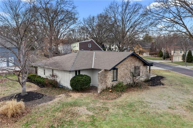 9601 W 104th Terrace, Overland Park, KS 66212