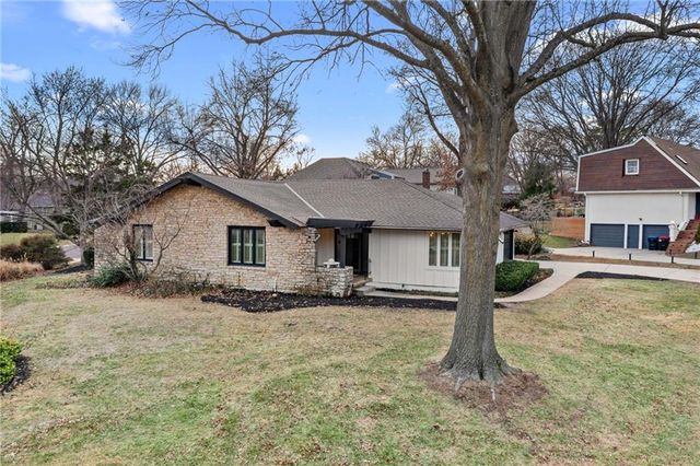 9601 W 104th Terrace, Overland Park, KS 66212