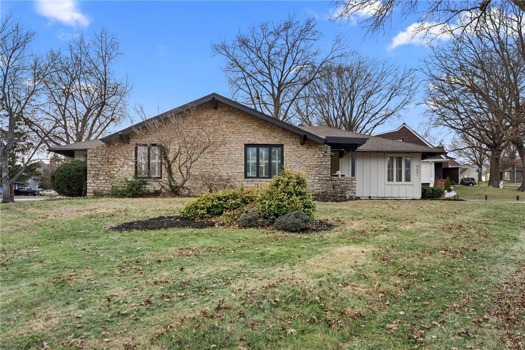 9601 W 104th Terrace, Overland Park, KS 66212