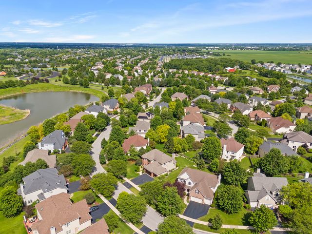 26643 Lindengate Circle, Plainfield, IL 60585