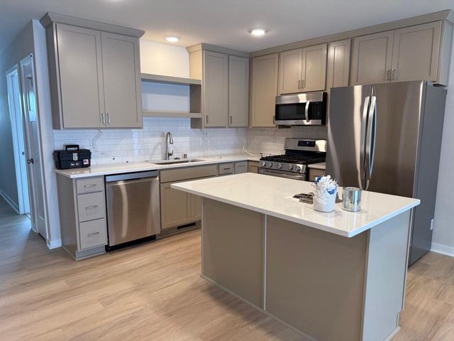 W219N16267 Primrose COURT, Jackson, WI 53037