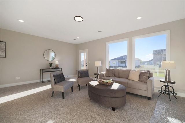 2341 NE Colonnade Avenue, Blue Springs, MO 64014