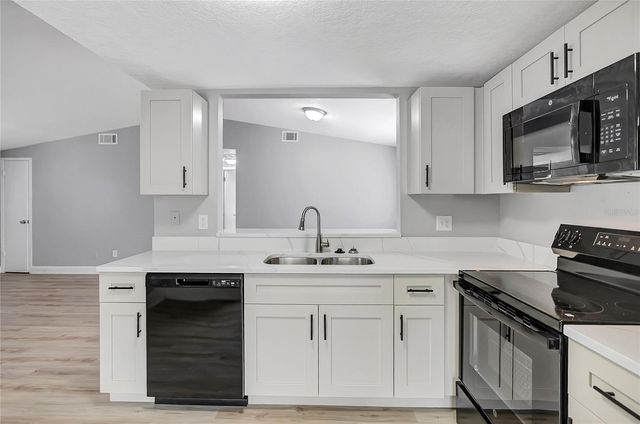 10215 CUTTEN GREEN COURT, Tampa, FL 33615