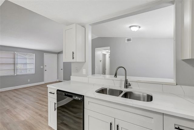 10215 CUTTEN GREEN COURT, Tampa, FL 33615