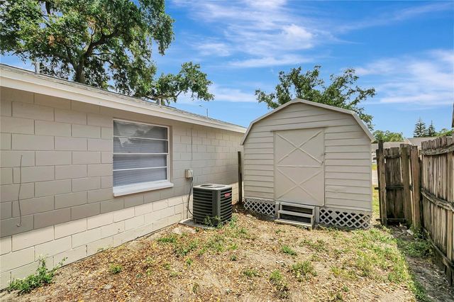 10215 CUTTEN GREEN COURT, Tampa, FL 33615