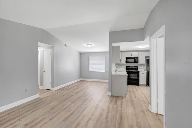 10215 CUTTEN GREEN COURT, Tampa, FL 33615