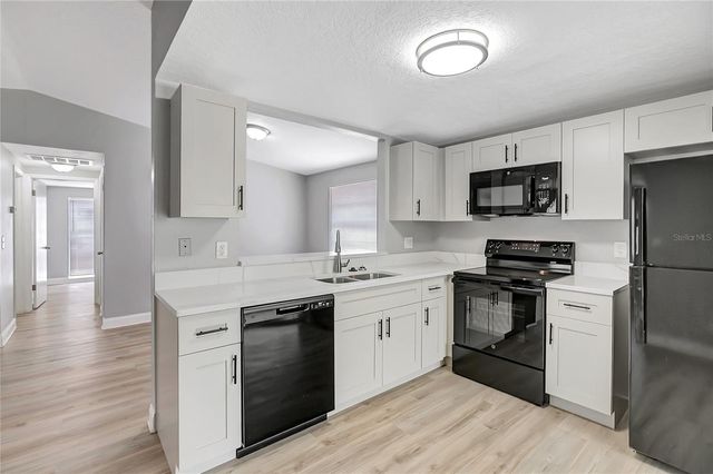 10215 CUTTEN GREEN COURT, Tampa, FL 33615