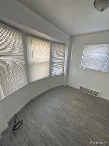 9977 Evergreen Avenue, Detroit, MI 48228