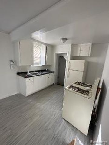 9977 Evergreen Avenue, Detroit, MI 48228