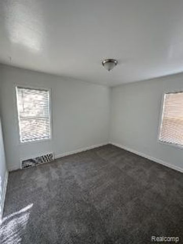 9977 Evergreen Avenue, Detroit, MI 48228