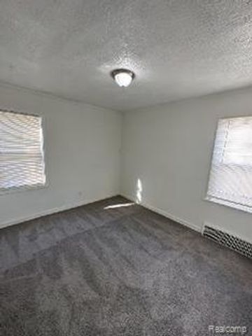 9977 Evergreen Avenue, Detroit, MI 48228