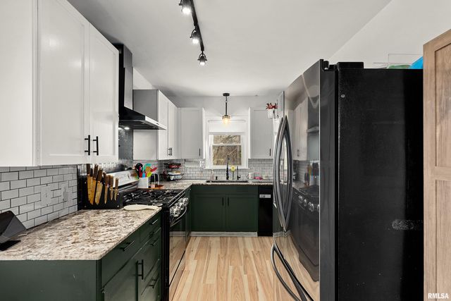 5019 N EDGEBROOK Drive, Peoria, IL 61614