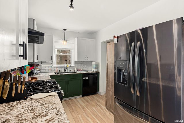 5019 N EDGEBROOK Drive, Peoria, IL 61614