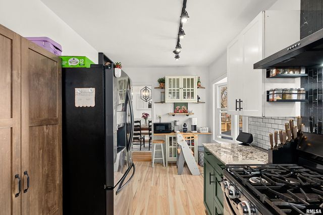 5019 N EDGEBROOK Drive, Peoria, IL 61614