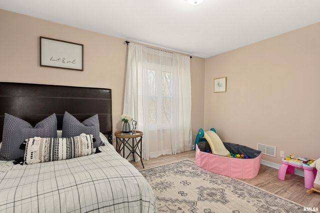 5019 N EDGEBROOK Drive, Peoria, IL 61614