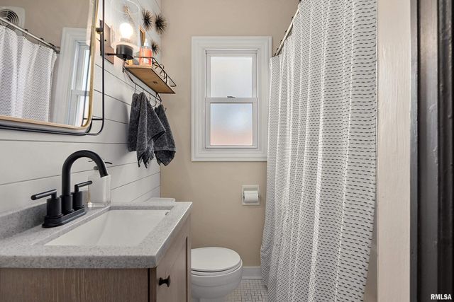 5019 N EDGEBROOK Drive, Peoria, IL 61614