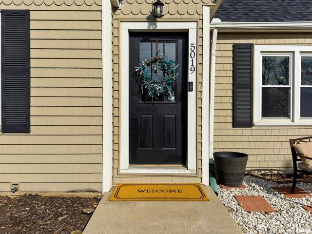 5019 N EDGEBROOK Drive, Peoria, IL 61614
